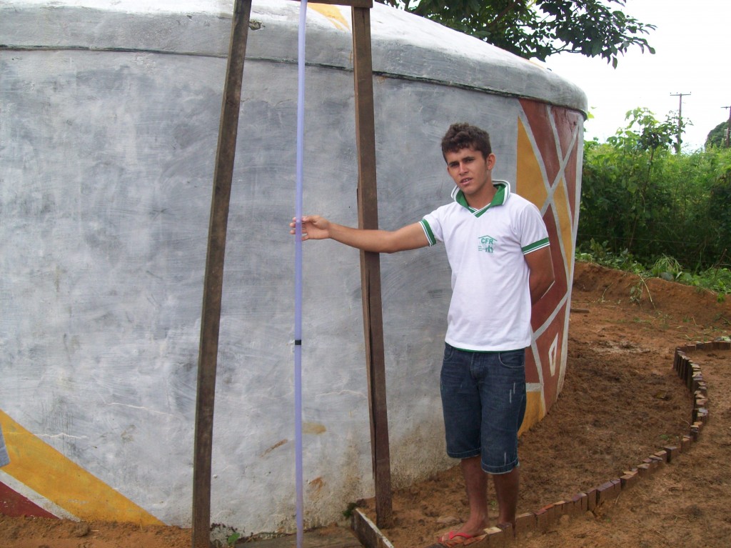 No primeiro ano de transformação  da CFR, a comunidade escolar construiu caixas d'água e supriu o problema hídrico da escola