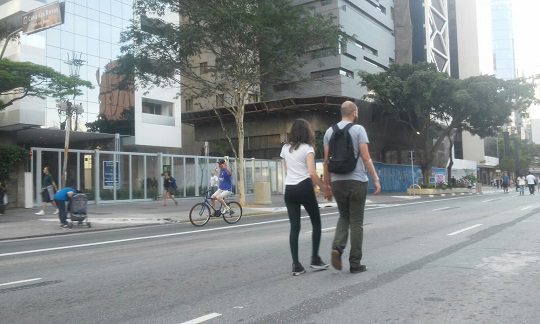 Manifesto pede a abertura definitiva da Paulista para pedestres aos domingos.