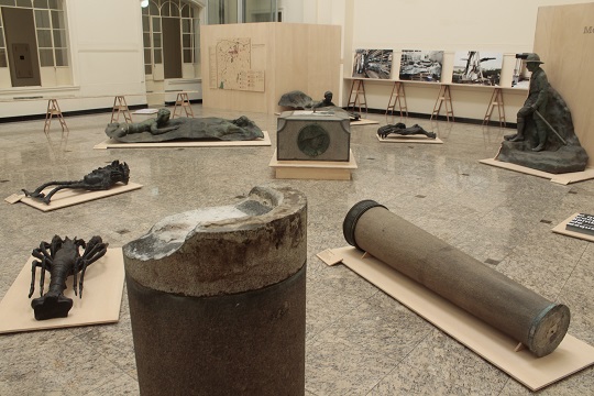 A exposição Memória da Amnésia reúne 16 fragmentos de monumentos que um dia ornaram o espaço público da capital paulista.