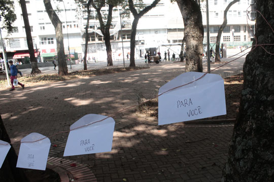Docentes discutiram a formação histórica da Praça da República e promoveram intervenções urbanas em um dos espaços públicos centenários da capital paulista.