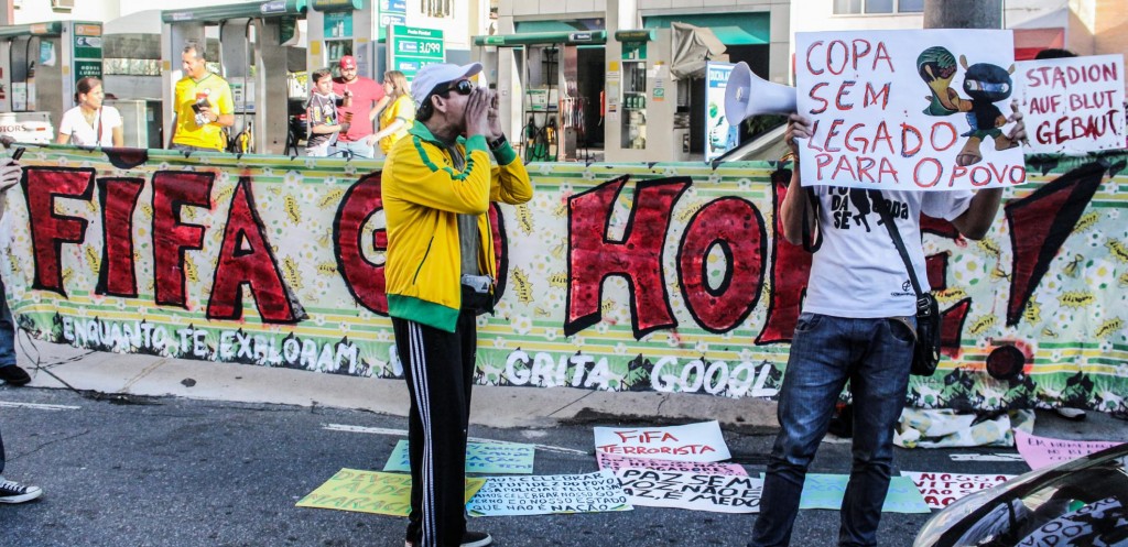 manifestantes protestam contra legado da copa