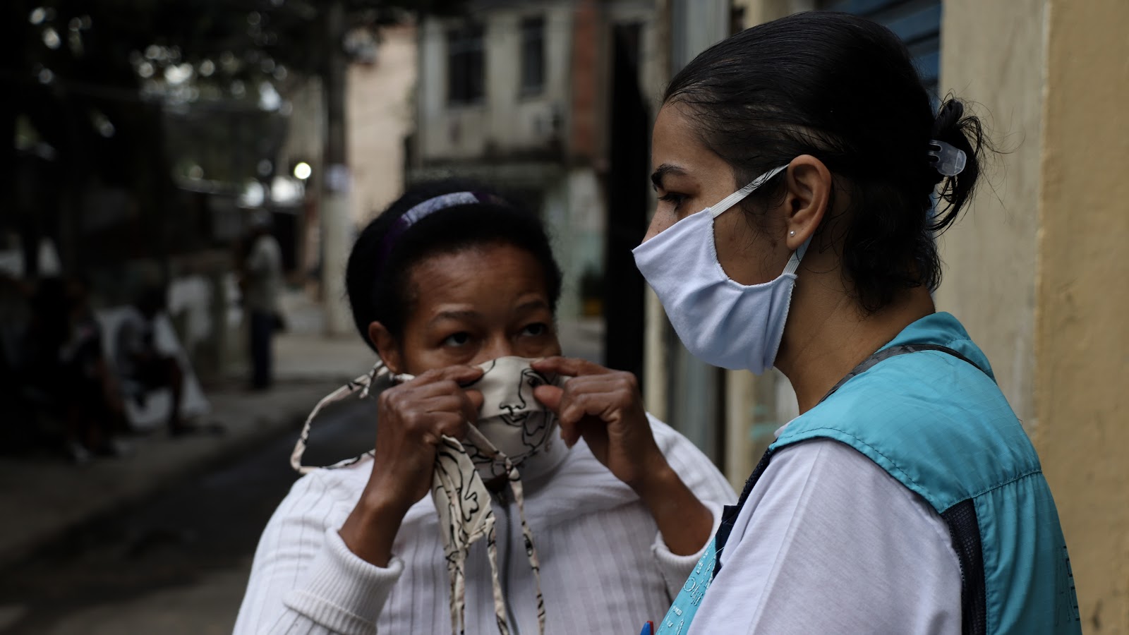 Ainda segundo pesquisa, 89% dos agentes comunitários tê medo de se contaminar durante a pandemia. Na foto, agentes comunitários de saúde no Rio de Janeiro / Crédito: Rio Watch